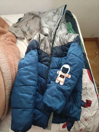 Chaqueta KIABI Talla 8A (126-131 cm)