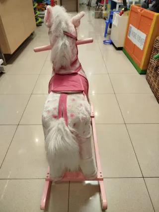 Caballo balancín rosa