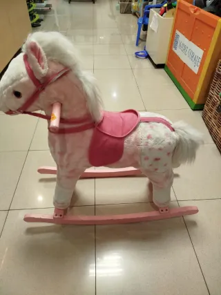 Caballo balancín rosa