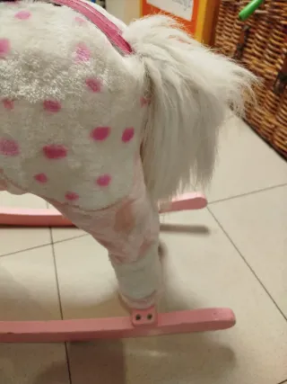 Caballo balancín rosa
