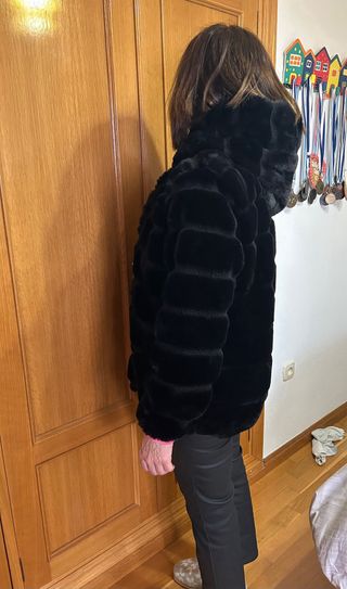 Chaquetón negro pelo sintético