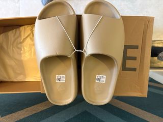 Yeezy Slides Beige