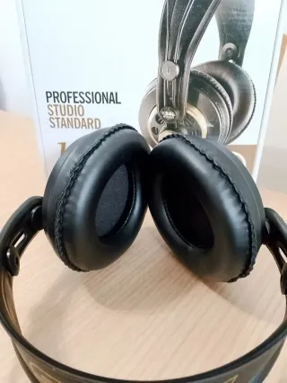 Auriculares AKG K240 Studio Negros y Dorados
