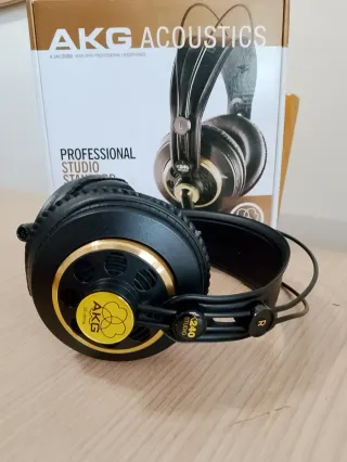 Auriculares AKG K240 Studio Negros y Dorados