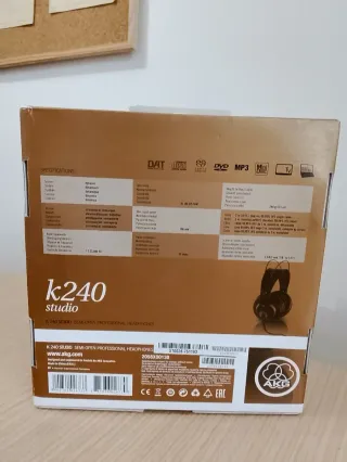 Auriculares AKG K240 Studio Negros y Dorados