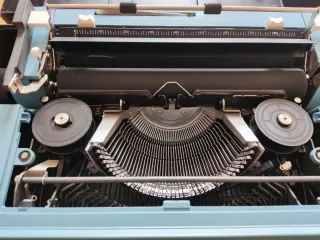 Máquina de escribir Olivetti Studio 46