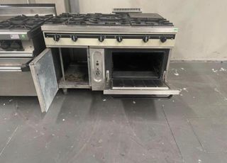 Cocina industrial 4 fuegos y plancha