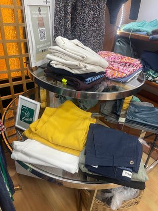 Mesa redonda expositora de cristal