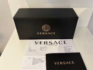 Gafas de sol Versace negras y doradas