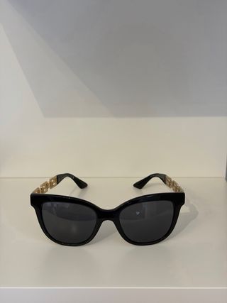 Gafas de sol Versace negras y doradas