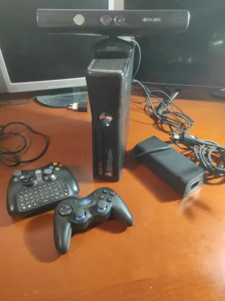 Xbox 360 Console Nera + Kinect + Controller