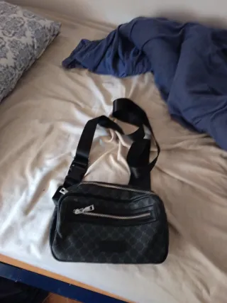 Riñonera bandolera negra y gris