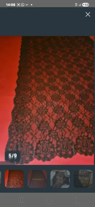 Mantilla negra, broche y guantes de encaje