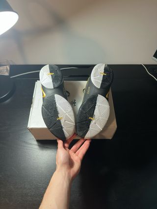 Nike LeBron 22 Mogul Blanco y Negro