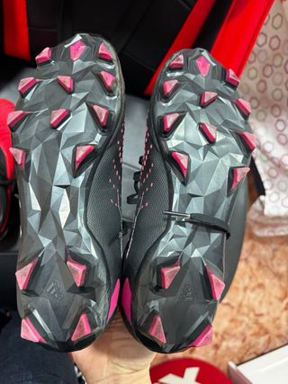 Botas de Fútbol Nike y Adidas