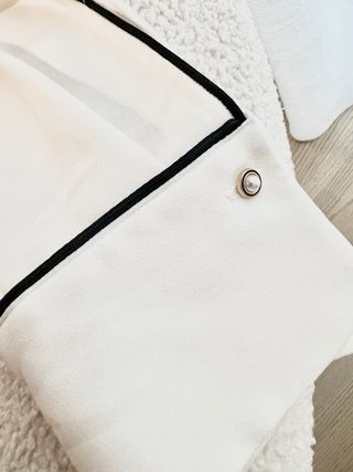 Blusa Zara Blanca con Ribete Negro