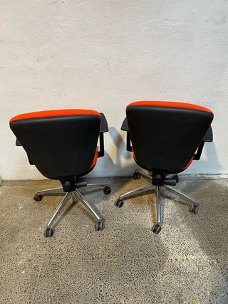 Sillas de oficina naranjas (2 unidades)