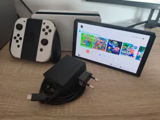 Nintendo Switch OLED Bianca