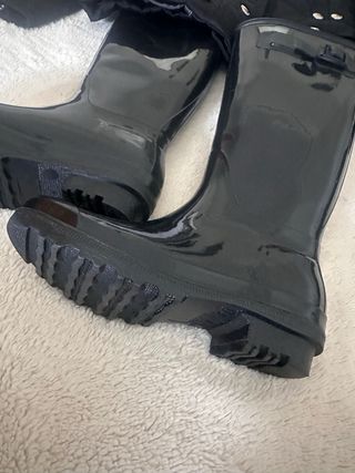 Cazadora acolchada Zara T. S y botas de agua T. 37