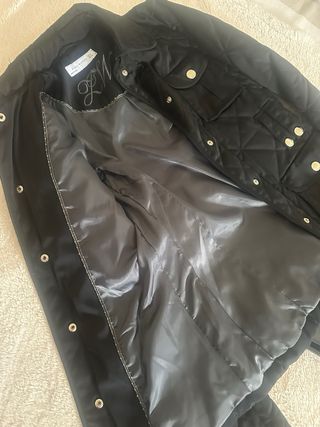 Cazadora acolchada Zara T. S y botas de agua T. 37