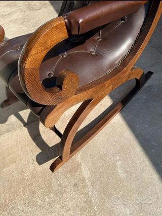 Poltrona a dondolo in pelle e legno