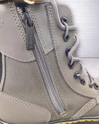 Dr. Martens Tarik Zip Gunmetal mujer T39 Grises