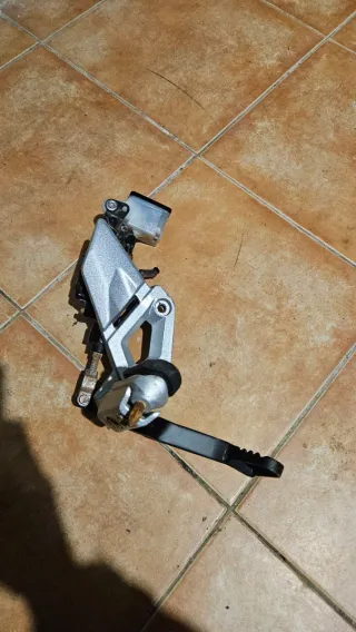 Estriberas Voge 525 DSX