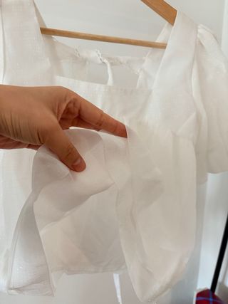 Blusa blanca escote cuadrado manga abullonada