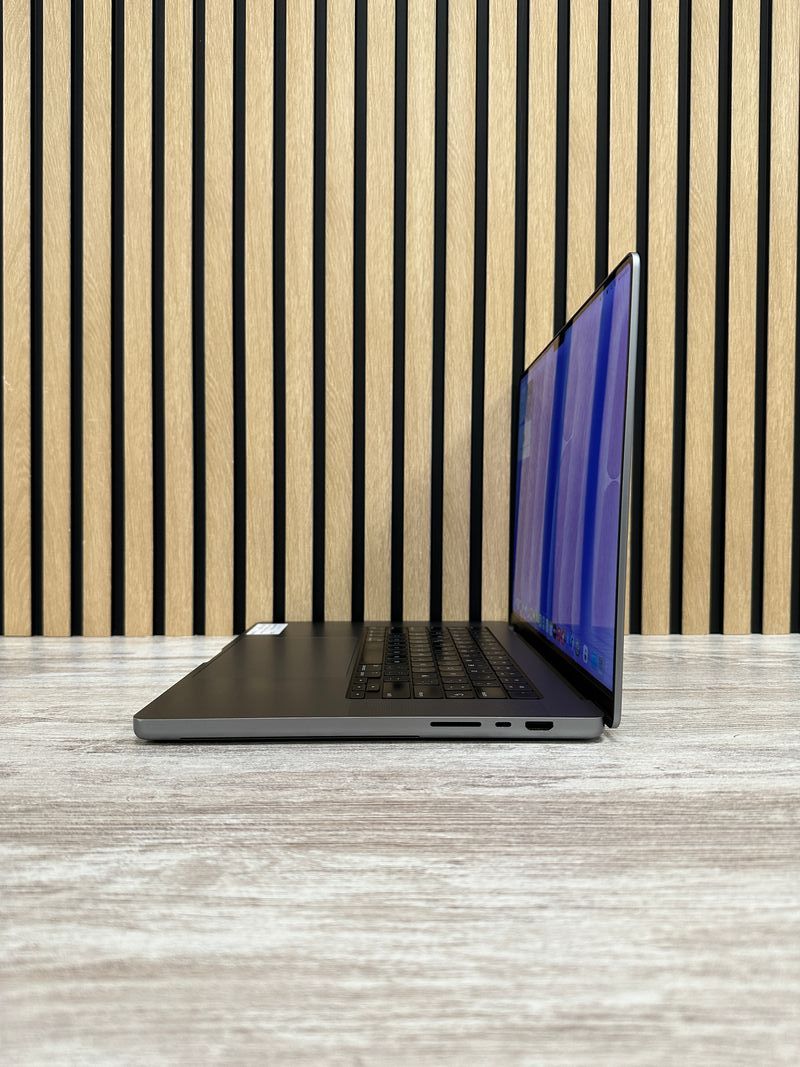 MacBook Pro 16" 2021 M1 PRO 32gb 1tb SSD afbeelding 3