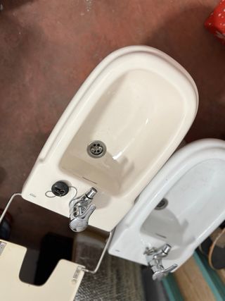 Bidé Roca Dama con grifo y desagüe