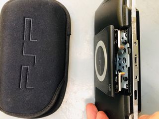 Consola PSP 1004 Negra + 4 Juegos