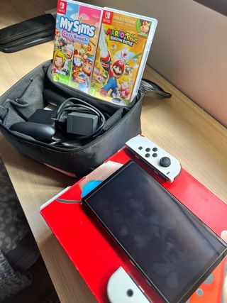 Nintendo Switch OLED + Accessori + Giochi