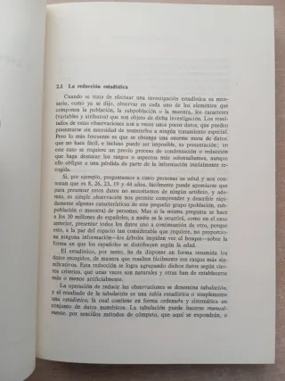 Cinco manuales de Estudios Superiores de Economía.