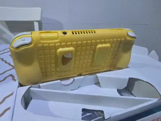 Nintendo Switch Lite Amarillo
