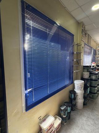 Persiane veneziane blu in plastica