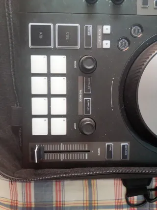 Mesa DJ Traktor Kontrol S3 + Monitores M-Audio