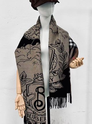 Bufanda Burberry Beige y Negra