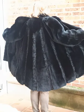 Abrigo de piel negro mujer