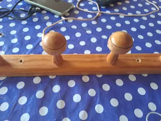Perchero de madera con 5 ganchos