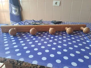 Perchero de madera con 5 ganchos