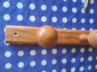 Perchero de madera con 5 ganchos
