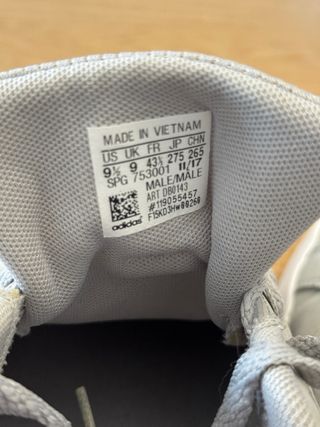 Zapatillas Adidas Grises y Blancas