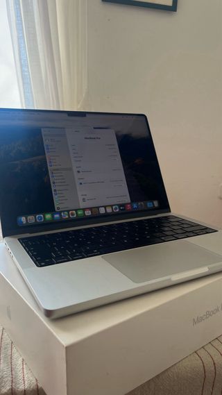 M1 PRO MacBook Pro 14” (2022) 16GB RAM / 1TB SS