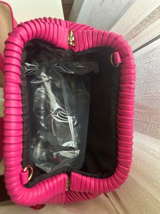 Conjunto bolso y tacones fucsia