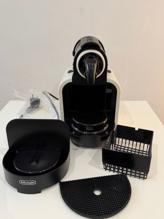 Cafetera Nespresso Essenza Original DeLonghi