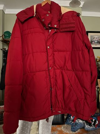 Chaqueta de invierno roja acolchada