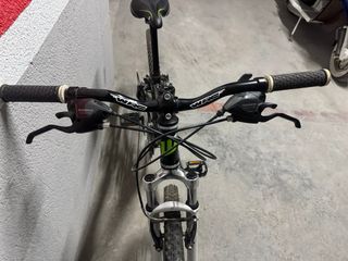 Bicicleta Montaña Negra y Verde