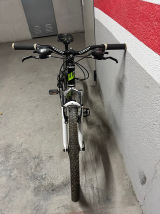 Bicicleta Montaña Negra y Verde