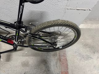 Bicicleta Montaña Negra y Verde