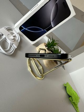 iPhone 16 Pro Max COMO NUEVO!